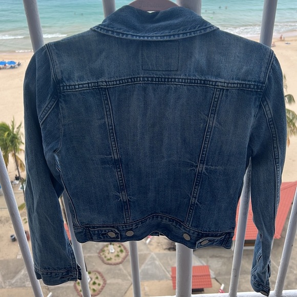 Classic Levi’s half denim jacket - EUC - Picture 3 of 3